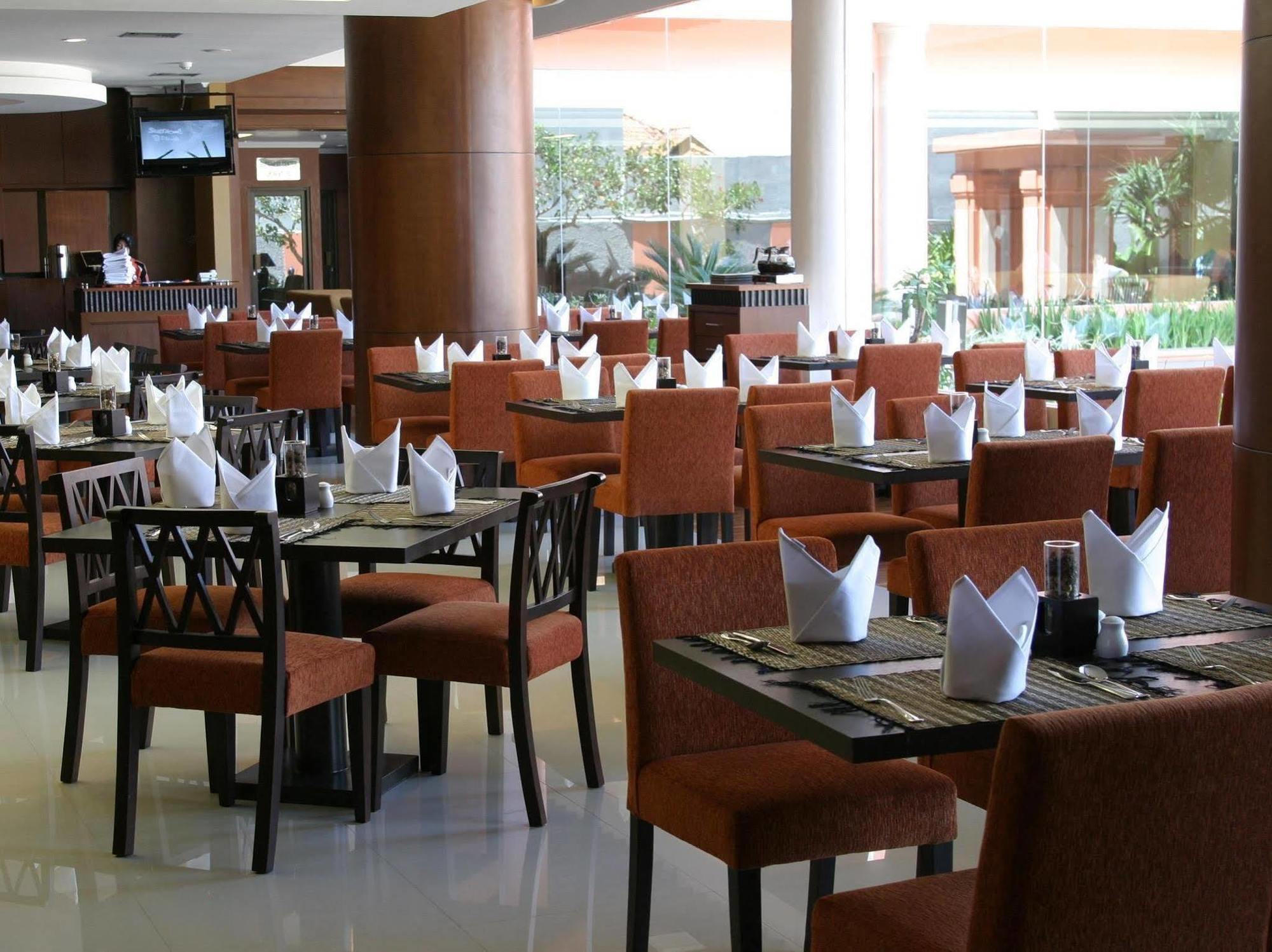 Semesta Heritage Hotel & Convention Semarang Exterior foto